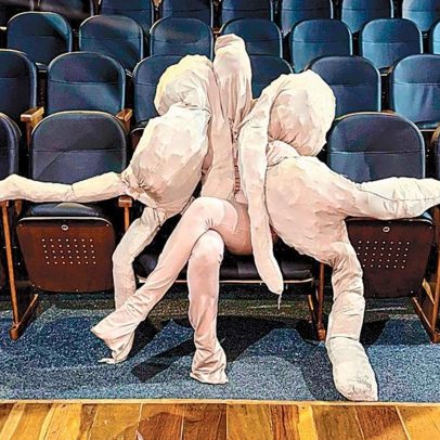 AzuLABula apresenta instalação inovadora de dança e vídeo em galeria de Copacabana