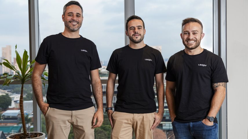 Matheus Fonseca, Daniel Almeida e Marlon Wanderllich, da Leapy: “Queremos que o aprendiz cresça, vire liderança e, com isso, mude o mercado de dentro para fora.” (Foto: Leapy/Divulgação)