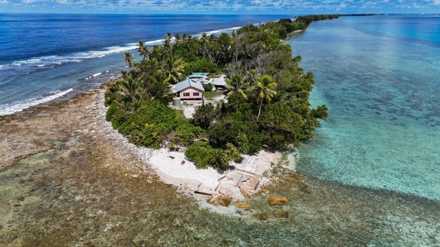 Tuvalu, no Pacífico Sul, em 5 de abril de 2025. Com cerca de 11 mil habitantes, o país enfrenta o avanço do mar e o sumiço do atum, base da alimentação e da economia local (Foto: Getty/Getty Images)