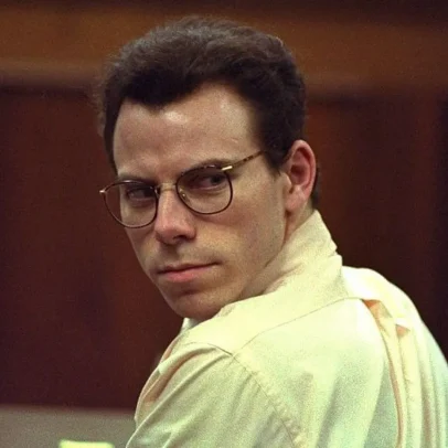 Erik Menendez é levado ao hospital com condição médica não revelada