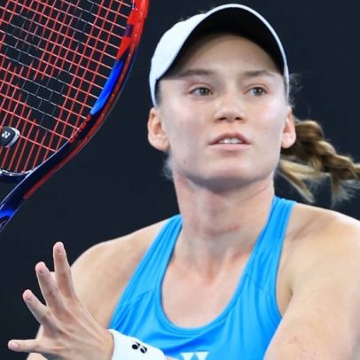 Rybakina avança para a quarta semifinal da temporada e busca novo título