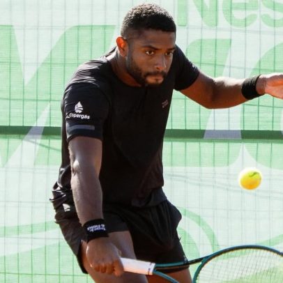 Reis atinge novo recorde e avança no qualificatório na Finlândia