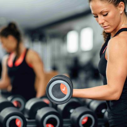 Musculação melhora saúde da mulher da TPM à menopausa com 6 respostas essenciais