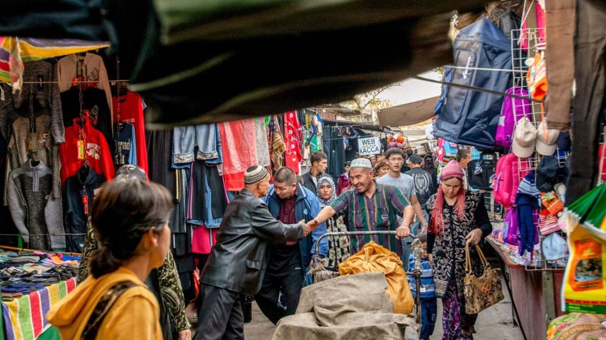 Mercados na Ásia Central onde Ross e Dianna Evans evangelizam. (Foto: Reprodução/IMB)