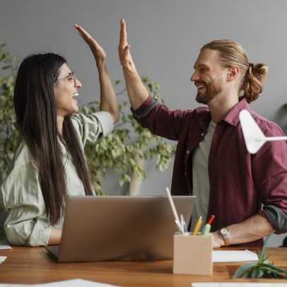 Empresas brasileiras adotam IA para melhorar a saúde mental no ambiente de trabalho