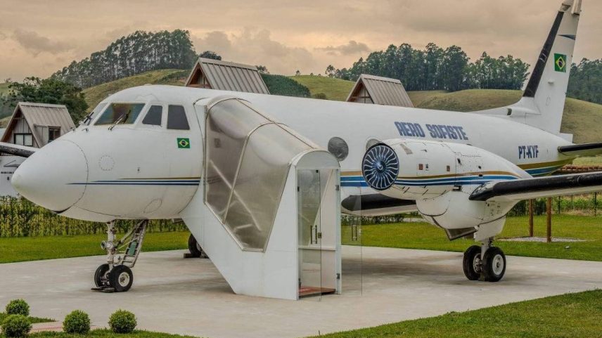 Aeronave Grumman Gulfstream I vira suíte de luxo em pousada Aero Sofiste, no Espírito Santo (Foto: Divulgação)