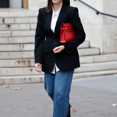 Combine botas de cano curto e jeans reto para arrasar no inverno 2025