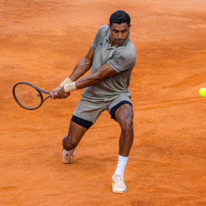 Monteiro é eliminado na primeira rodada do torneio de Bastad após virada difícil