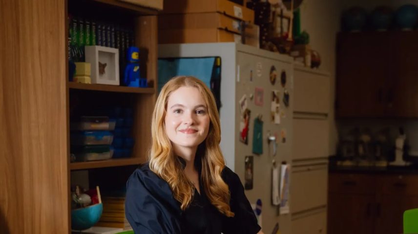Brynnley Beckman, 23 anos, é professora de biologia e já investe dinheiro para sua aposentadoria (Foto: The New York Times/Desiree Rios)