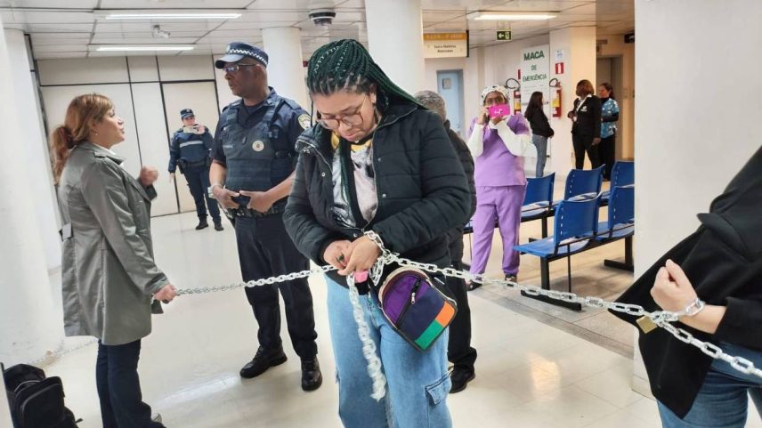 Servidoras municipais protestam contra fechamento do serviço obstétrico no HMSP (Foto: Sindsep)