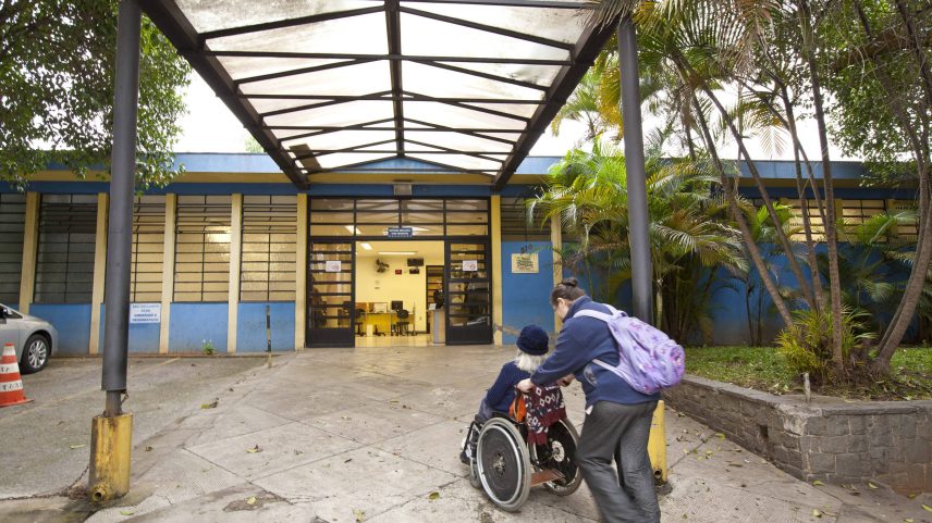 Entrado do Lar Escola São Francisco, na zona sul de São Paulo (Foto: Ze Carlos Barretta - 29.mai.13/Folhapress)