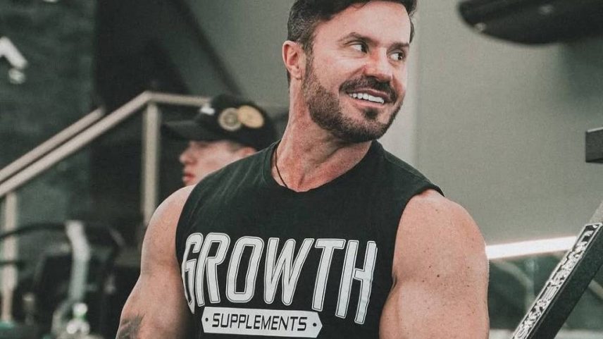 Renato Cariani durante uma sessão de musculação em seu Centro de Treinamento (Foto: Reprodução/Redes sociais)