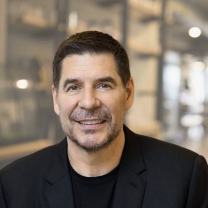 Marcelo Claure investe em inteligência artificial e adquire Arden University por bilhões