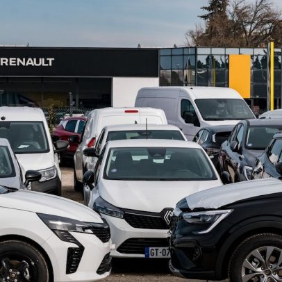 Renault nomeia novo CEO para implementar cortes após prejuízo de US$ 12,8 bilhões