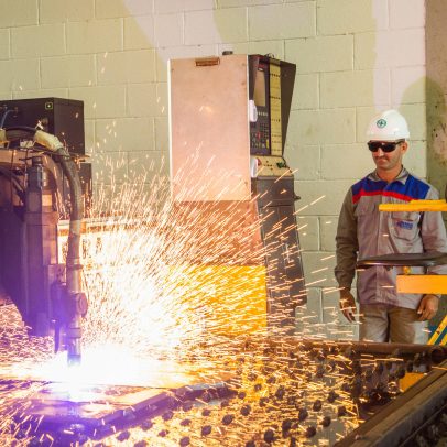 Indústria mantém prestígio, mas salários baixos dificultam atração de profissionais