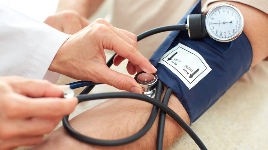 Uma pessoa é hipertensa quando, repetidamente, apresenta pressão arterial igual ou superior a 14 por 9 (Foto: Grinny/Adobe Stock)