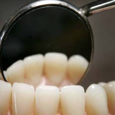 Mulher transforma sua relação com dinheiro e fatura US$ 900 mil por ano em consultório