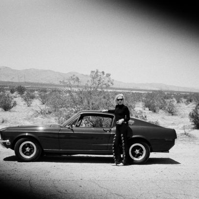 Natalie Bergman revela sua busca por pertencimento no álbum 'Meu Lar Não É Este Mundo'