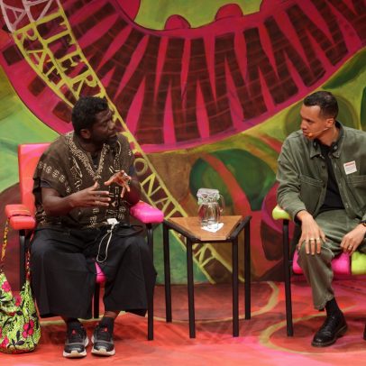 GauZ' provoca risadas ao criticar o capitalismo em mesa com Gaël Faye