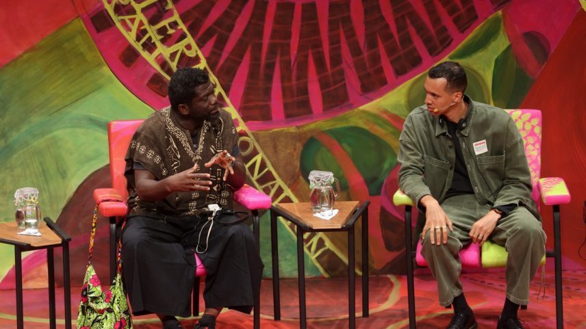 Escritores GauZ' e Gaël Faye na Flip (Foto: Márcia Foletto)