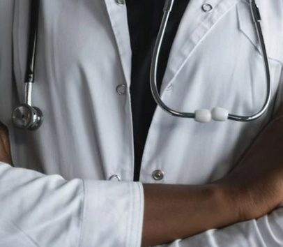 Agora Tem Especialistas oferece 1,7 mil bolsas para médicos no SUS com prática clínica