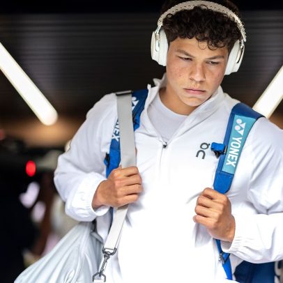 Shelton destaca evolução pessoal e minimiza impacto de ausências em sua carreira