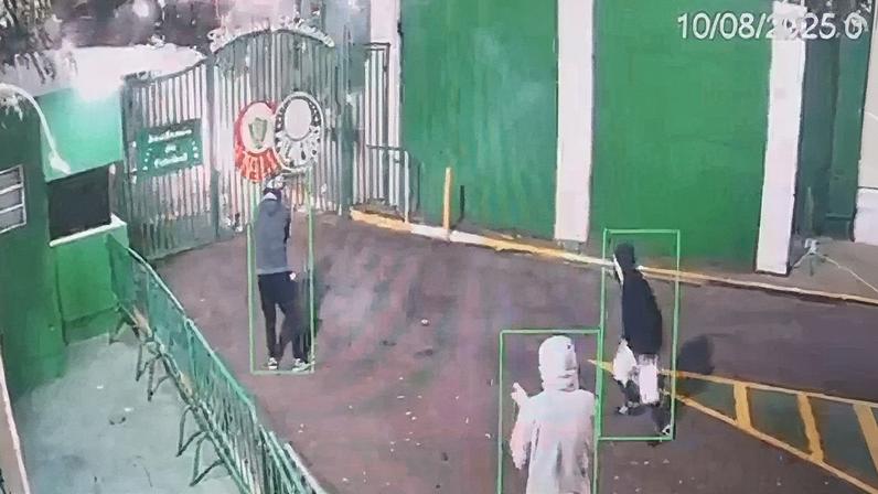 Ataque com bombas e rojões à Academia de Futebol do Palmeiras durante a madrugada de domingo (Foto: Reprodução)