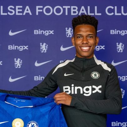 Chelsea apresenta Estêvão como novo reforço do campeão mundial