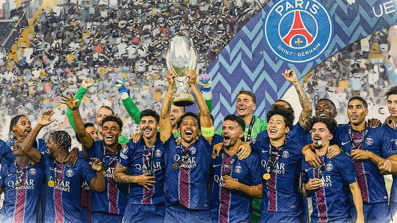 Os jogadores do PSG celebram a Champions League em Udine (Itália), no dia 13 de agosto. (Foto: Giuseppe Maffia/NurPhoto/Getty Images)
