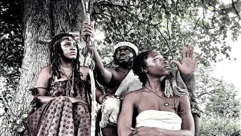 Kaura Taylor faz parte de uma tribo africana na Escócia (Foto: Reprodução/X)