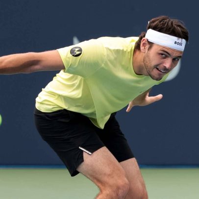 Fritz avança para as quartas de final em todos os torneios Masters após luta intensa