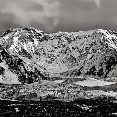 Quirguistão encerra busca por alpinista ferida após considerar operação impossível