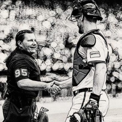 Primeira mulher apita jogo da Major League de beisebol nos Estados Unidos