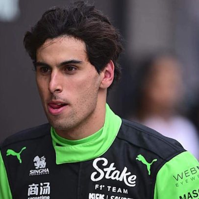 Russell aponta que Ferrari de Leclerc está quase na ilegalidade