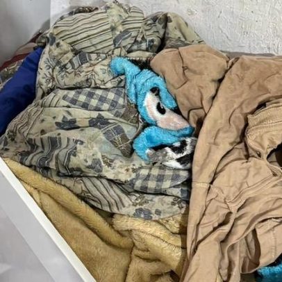 Bebê morre após ser deixado com irmão de 5 anos enquanto mãe sai à noite