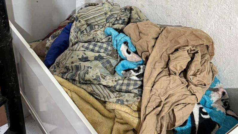 Casa onde crianças ficavam estava insalubre, diz polícia (Foto: Reprodução)