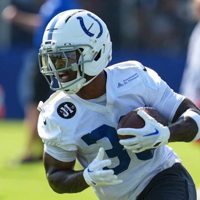 Colts perdem Salvon Ahmed após grave lesão na perna direita durante partida