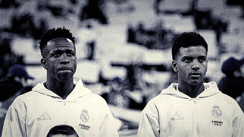 Vinicius Jr. e Rodrygo durante jogo do Real Madrid na Champions League (Foto: Jean Catuffe/Getty Images)