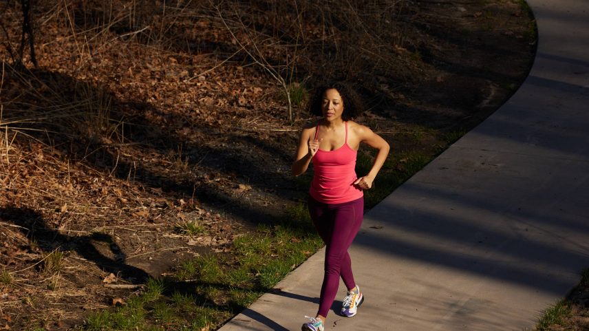 A caminhada japonesa alterna passos rápidos com passos mais lentos (Foto: NICHOLAS SANSONE/NYT)