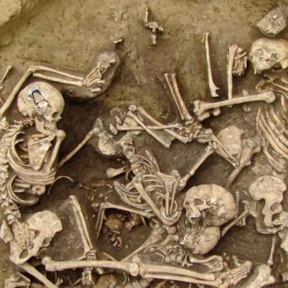 Fossas comuns do Neolítico revelam violência extrema e punições coletivas
