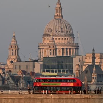Mercados europeus iniciam a semana em alta com foco nas negociações comerciais