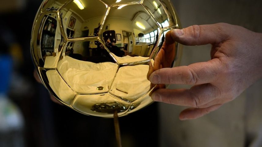 Troféu da Bola de Ouro (Foto: Reprodução Instagram)