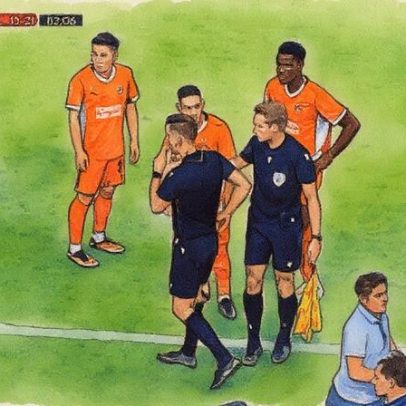 Árbitro expulsa locutor durante jogo da Conference League; assista ao vídeo