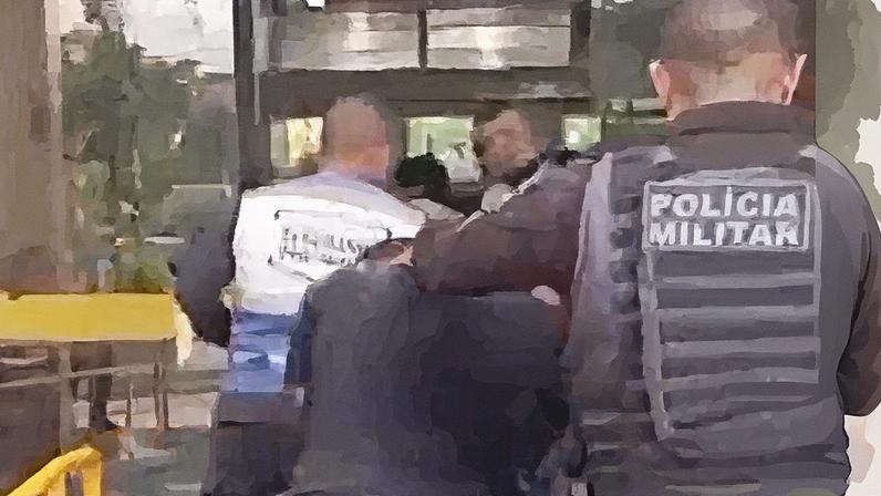 Polícia Militar realiza a prisão de quatro suspeitos durante arrastão em Piratininga, Niterói (Foto: Reprodução)