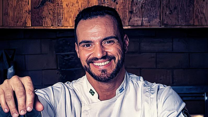 Pedro Nunes, chef assador do Nunes Parrilla y Bar, em São Paulo (Foto: Reprodução)
