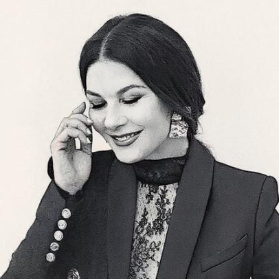 Catherine Zeta-Jones discute etarismo em Hollywood e futuro dos filhos na carreira