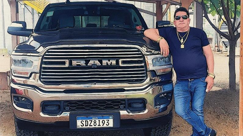 Celso Fruet ostentava carros de luxo nas redes sociais (Foto: Reprodução/ Rede Sociais)