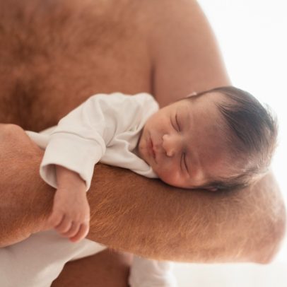 Eslováquia se destaca com licença-paternidade de mais de 6 meses; Brasil planeja aumento