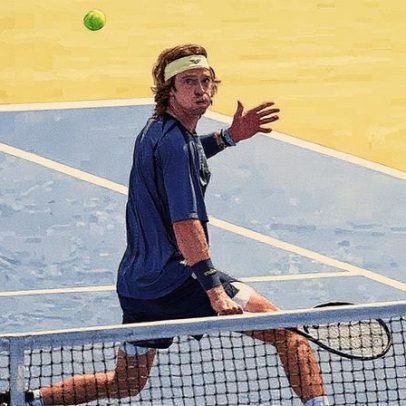 Rublev supera Musetti em duelo emocionante e avança após desistência do rival