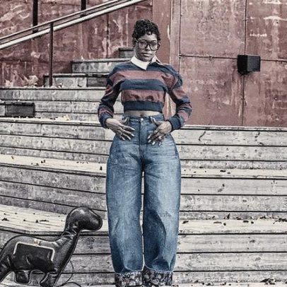 Descubra como combinar a camisa polo com estilo no street style atual